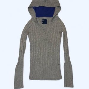 Rare vintage 2000s American Eagle Gray V-Neck Sweater